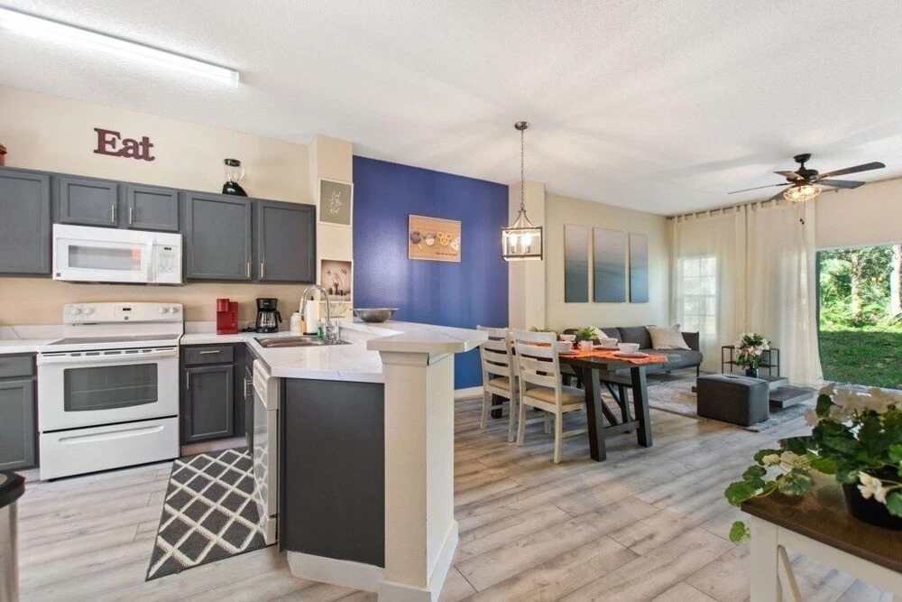 1 In A Minion At Emerald Island By Shine Villas414 3 Bedroom Townhouse