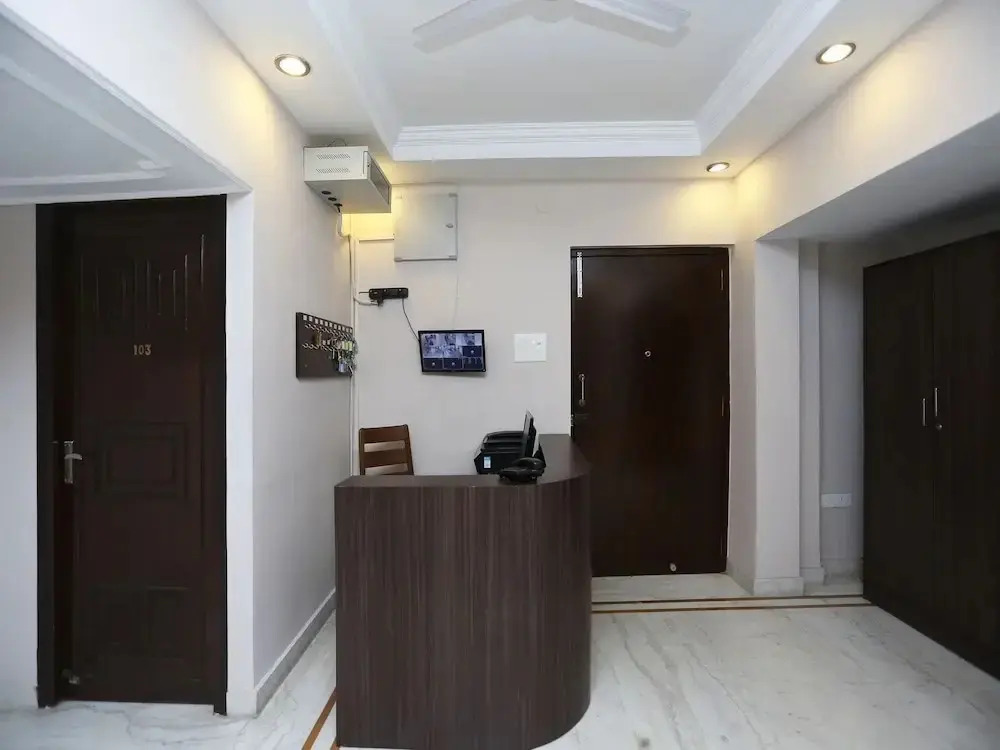 B S Guest House by OYO Rooms