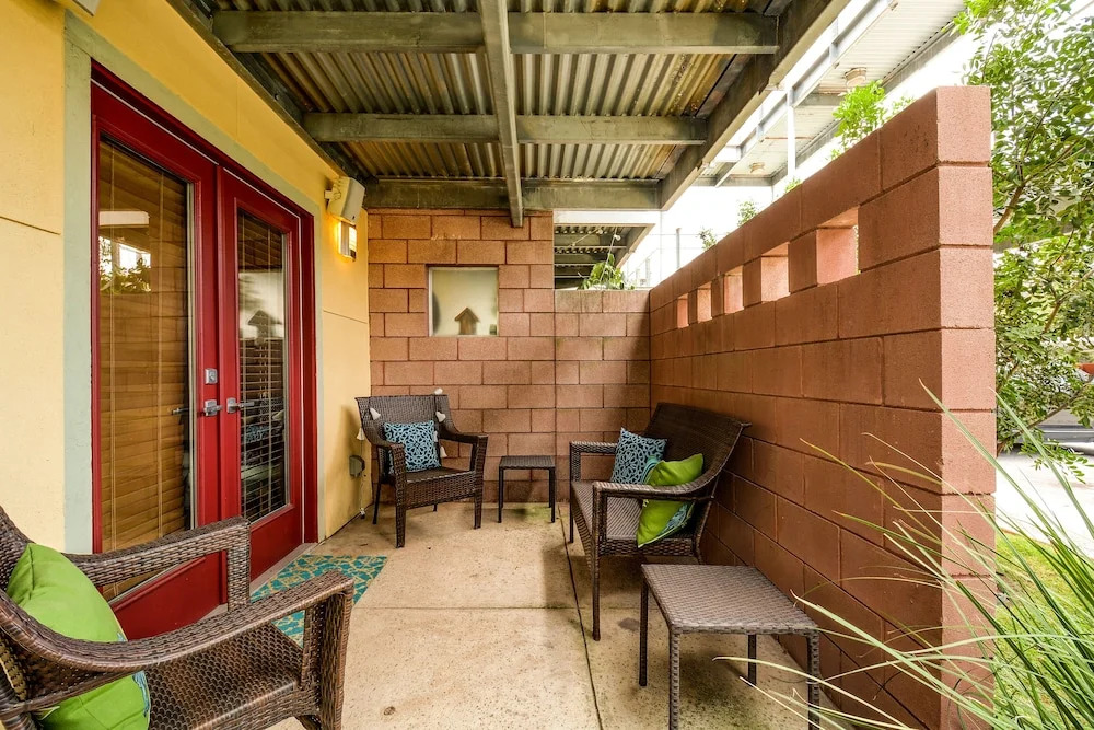 Remodeled E Cesar Chavez Condo by RedAwning