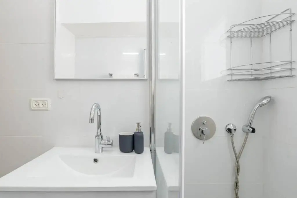 Botiuqe apartment . 100 meters from the beach