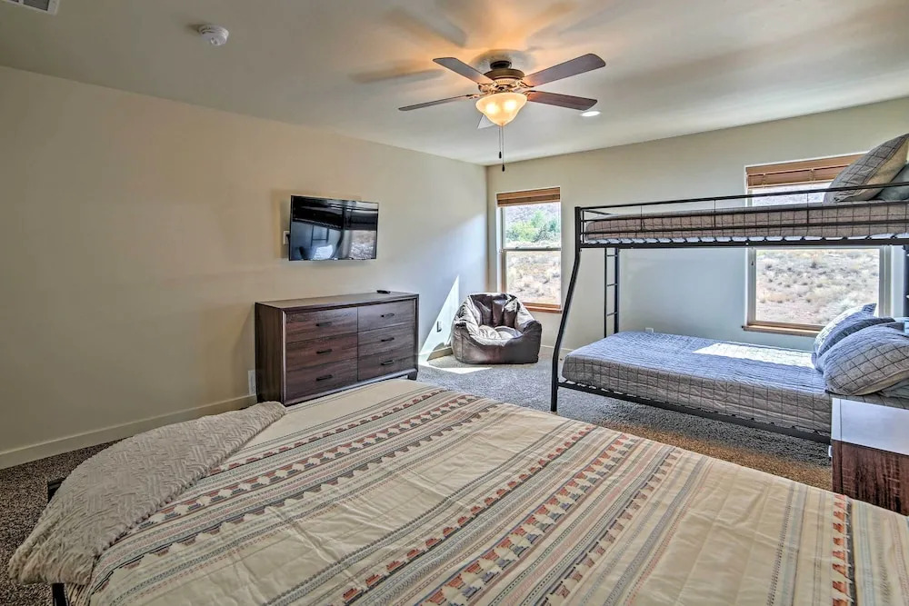 Moab Townhome w/ Hot Tub & Patio - Near Arches