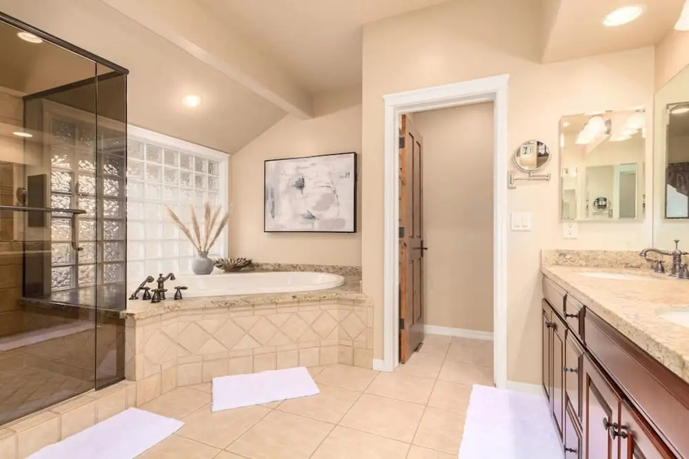 Amberwood Estate w 5 Showers Spa Mtn Views