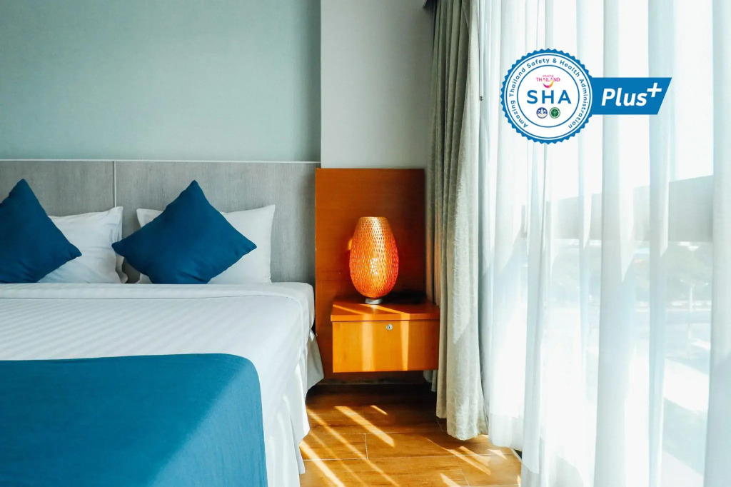 Crystal Jade Hotel