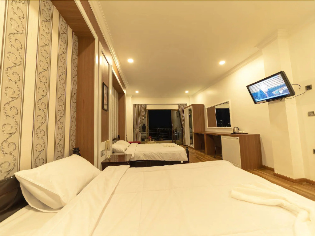 4 RIVERS HOTEL