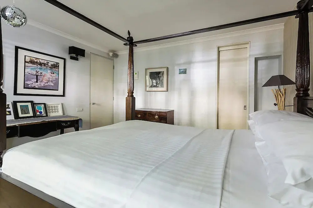 Holland Park Avenue VII by Onefinestay