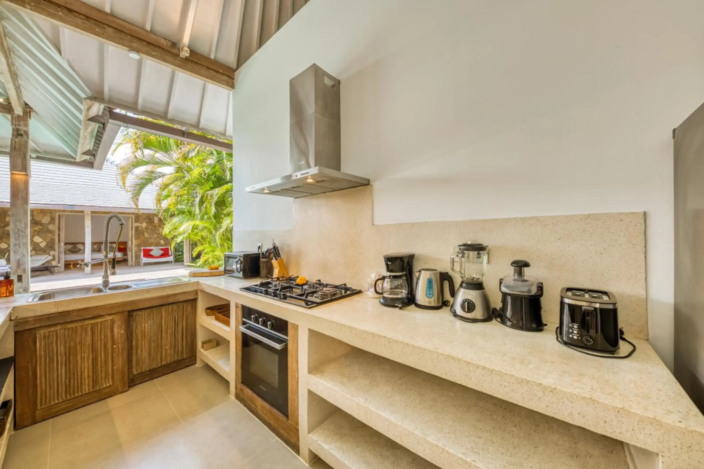 *PROMO* 4 bd Spacious villa in strategic location!