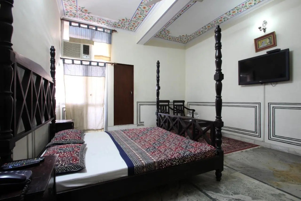 Hotel Raghuraj Palace