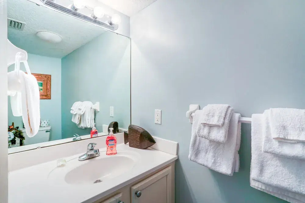 Beachfront Getaway With Ocean Views, Washer/dryer & AC - Snowbirds Welcome
