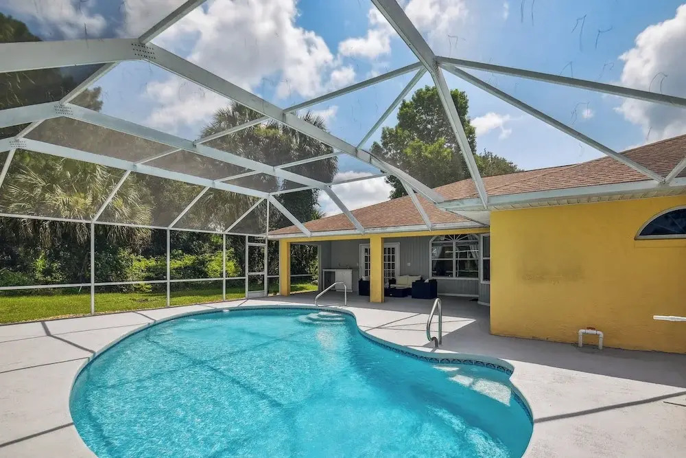 Palm Coast Escape: Screened Lanai, Saltwater Pool!