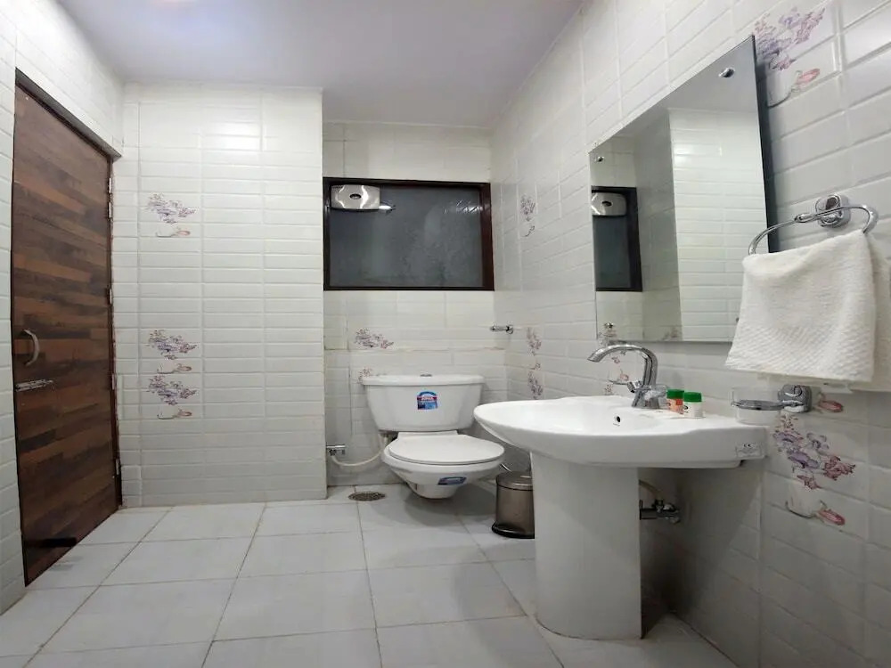 Starlet Prime by OYO Rooms