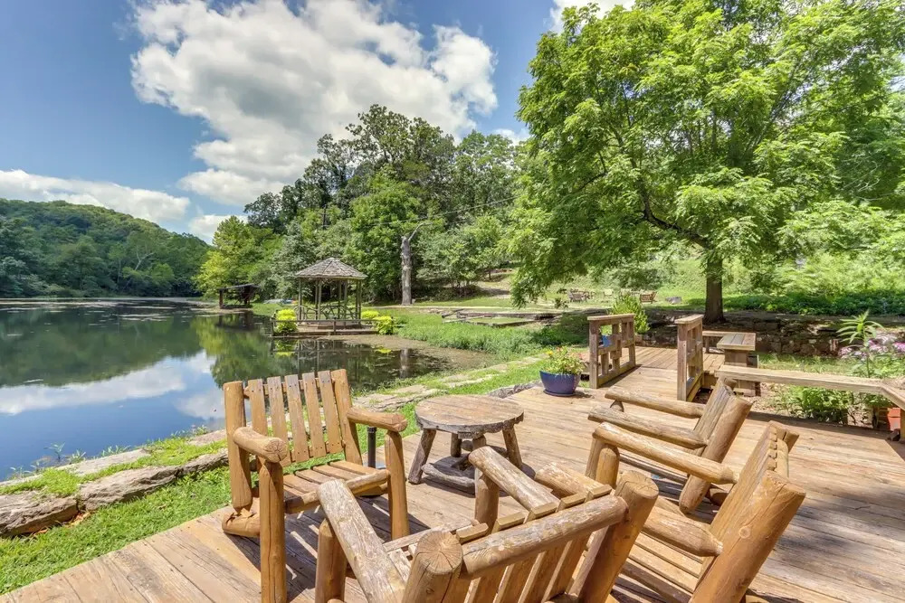 Lakefront Cabin < 3 Mi to Dtwn Eureka Springs!