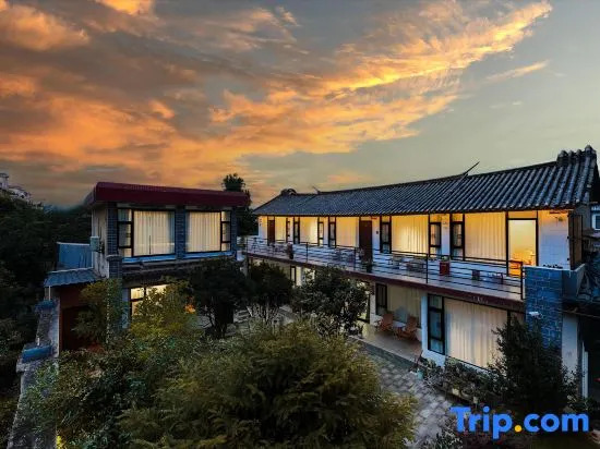 vivid courtyard of Wei Shan