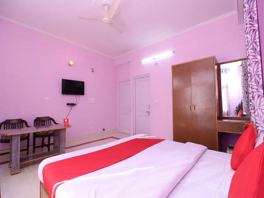 Moksh Hotel by OYO Rooms