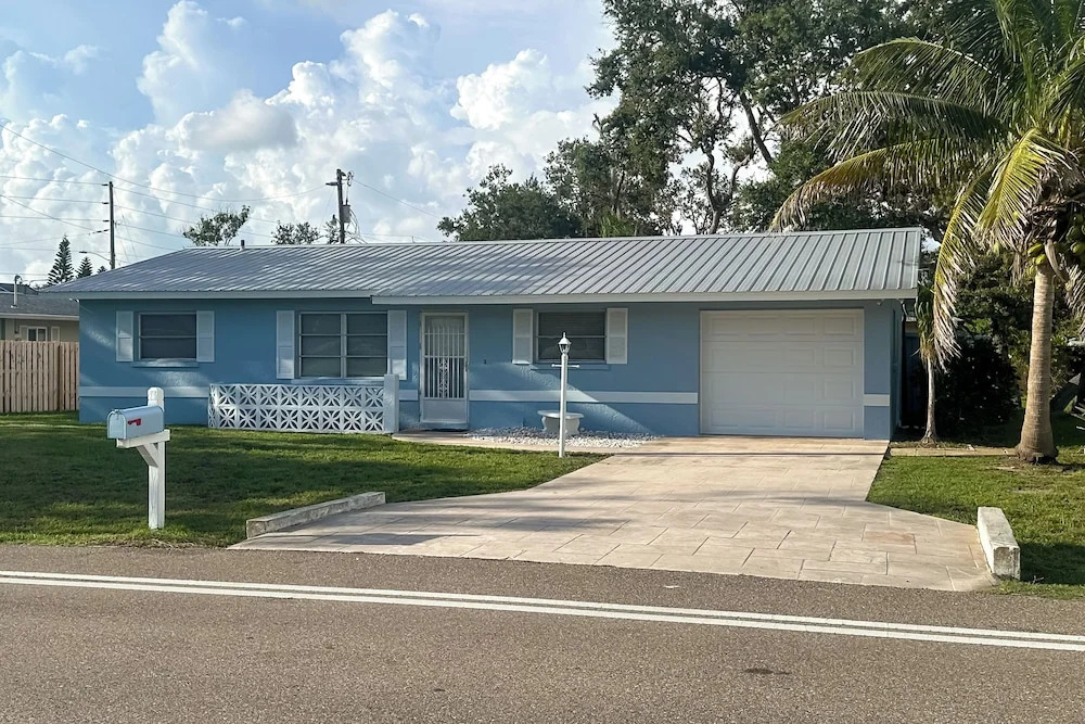 Quiet Venice Retreat With Private Lanai & Pool!