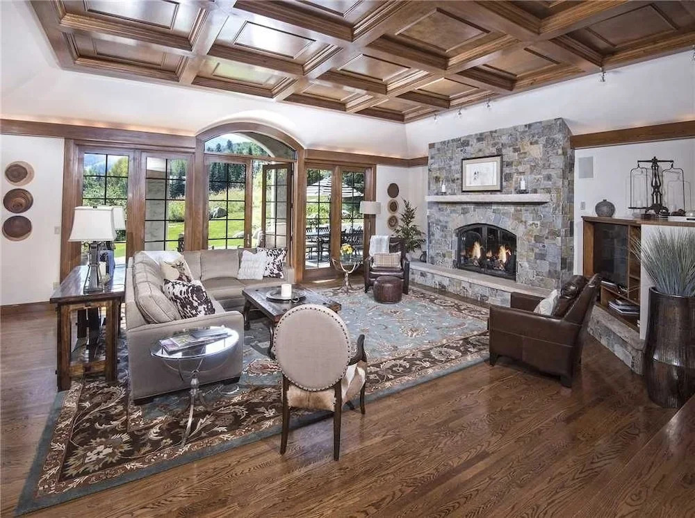 Holden Road Residence 5 Bedrooms 6 Bathrooms Condo