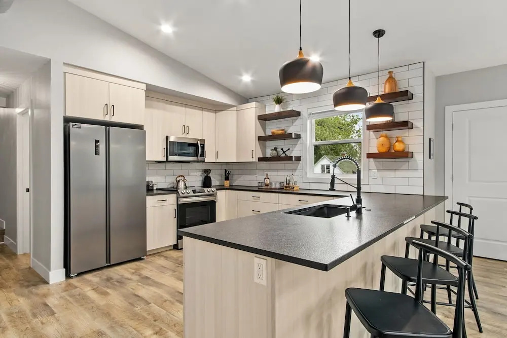 Spacious Downtown Apartment – Walk to Old Town Fc!
