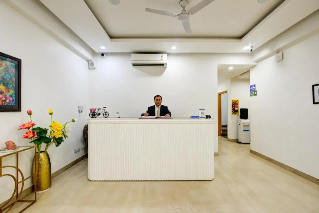 OYO Rooms 813 near Omaxe City Centre