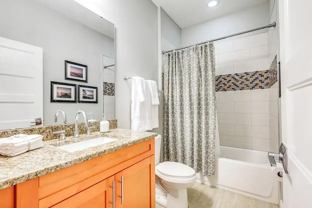 Tampa Home w/ Fire Pit, Yard, Cornhole + More!