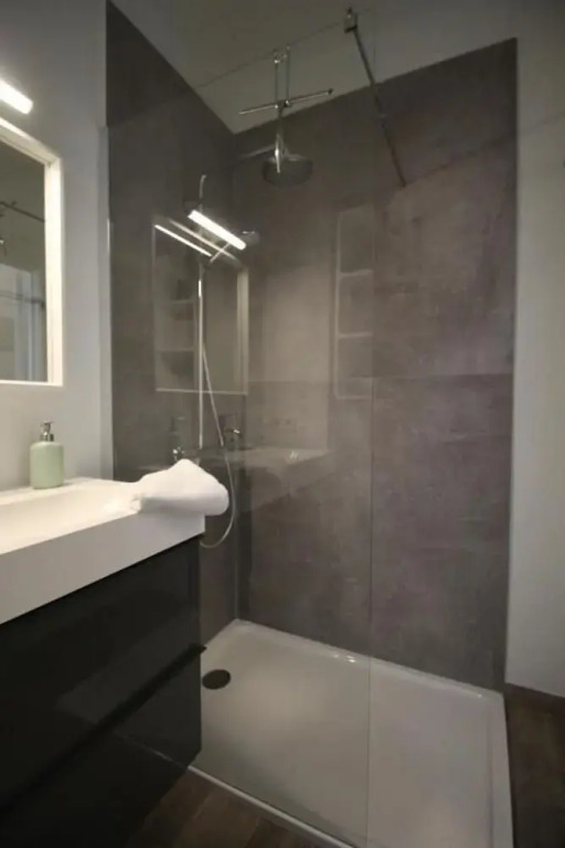 Huswell - Beach Studio With Balcony Sea View
