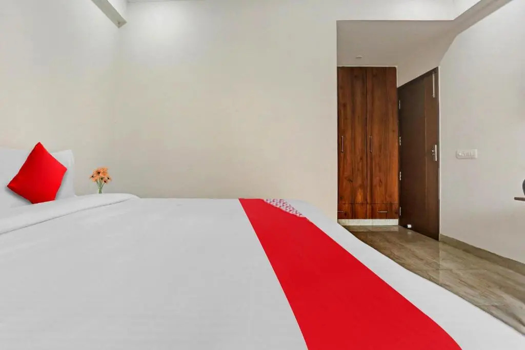Flagship Unicorn Rooms Near Omaxe Celebration Mall