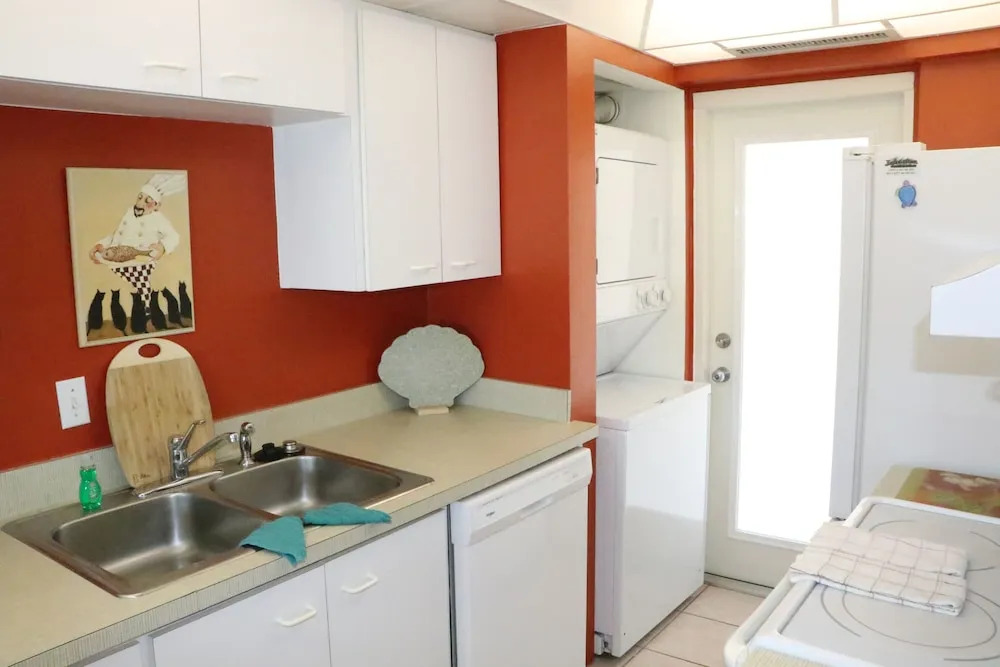 Jamaica Royale T63 - 2 Br Condo