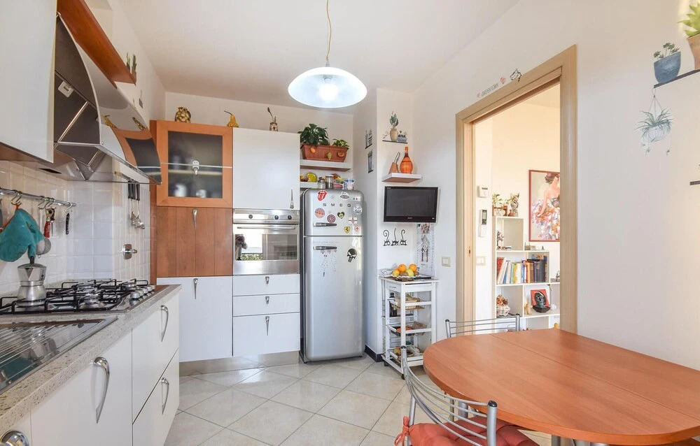 Beautiful Apartment in Genova Pra' With Wifi and 2 Bedrooms