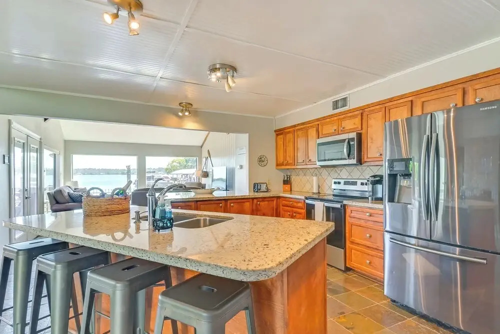 Renovated Lake Conroe Home: Boat Slip & Deck
