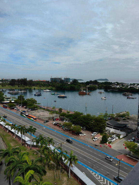 Petronella Luxury Penthouse marina court