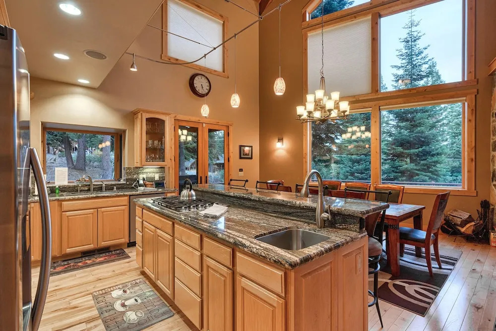 New Listing! Elegant , Tahoe Donner Amenities 4 Bedroom Home