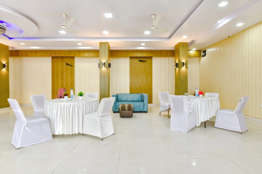 FabHotel Pink Cozzy