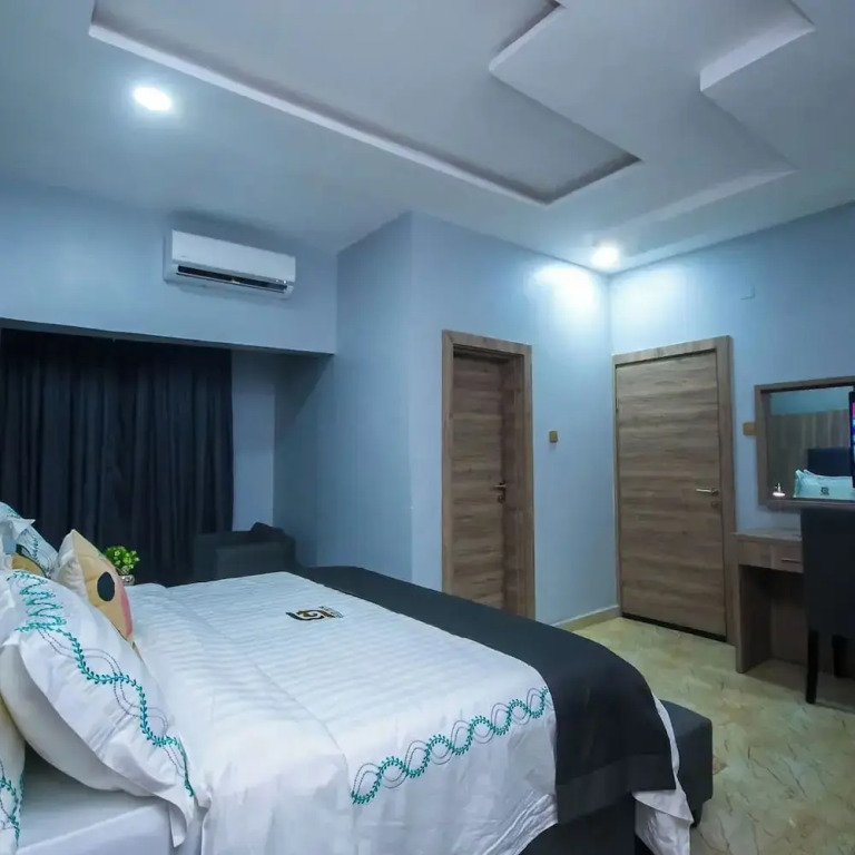 Golden Grand Royale Hotel