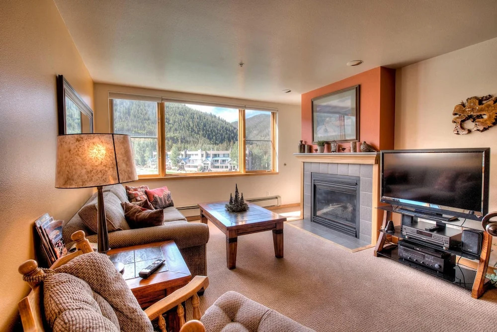 Lakeshore 1540 by Book by Owner