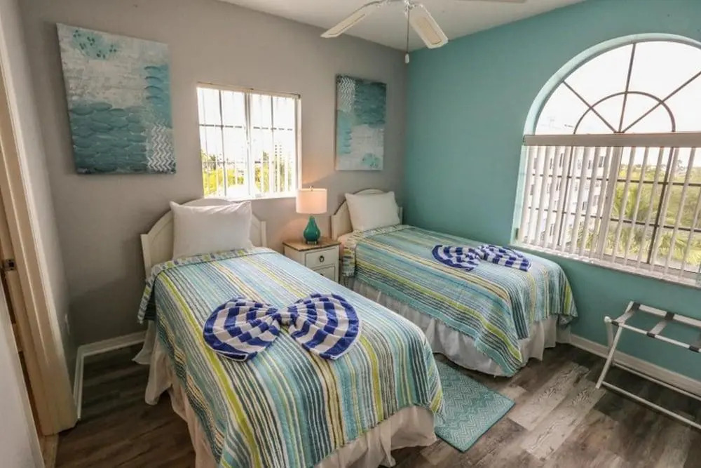 Captains Bay 403 - 6