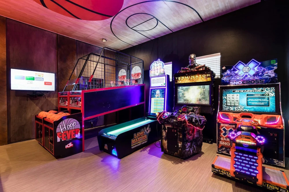 W261: 10 Bed, Rapunzel, Jurassic Park, Avatar, Sports Arcade