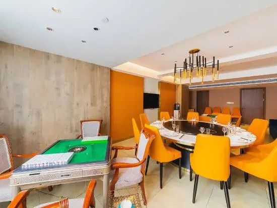 New Joy Hotel (Internatial Trade Spring Department Store Shopping)