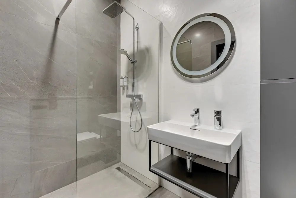 Brabank Riverside Premium Suites & Free Parking by Downtown Apartments