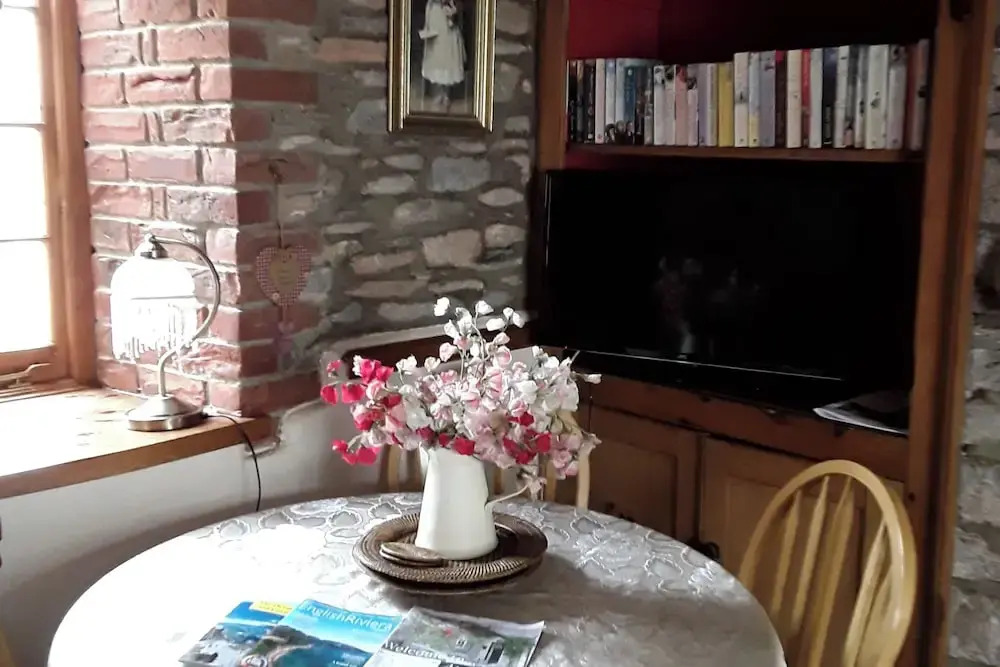 Quiet Cottage on the Rural Edge of Brixham