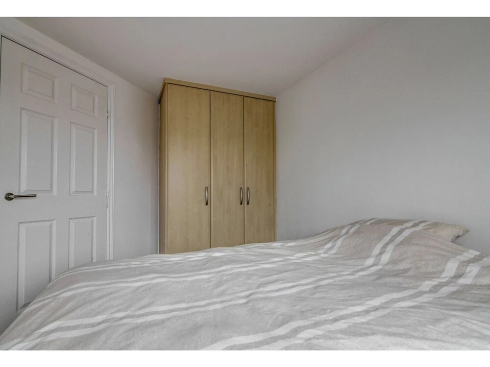 Clean, Bright 2BR Manchester Flat for 4
