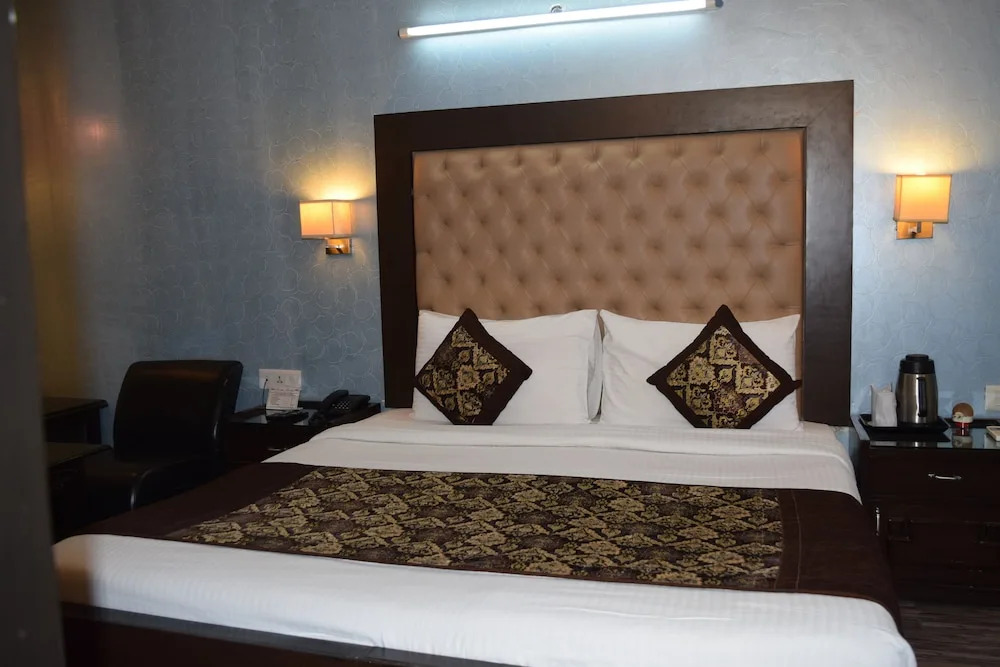 The Solace Hotel - Nehru Place