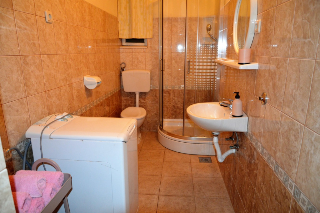 Apartment Anka - 50m from pebble beach: A1 Poljica (Marina), Riviera Trogir