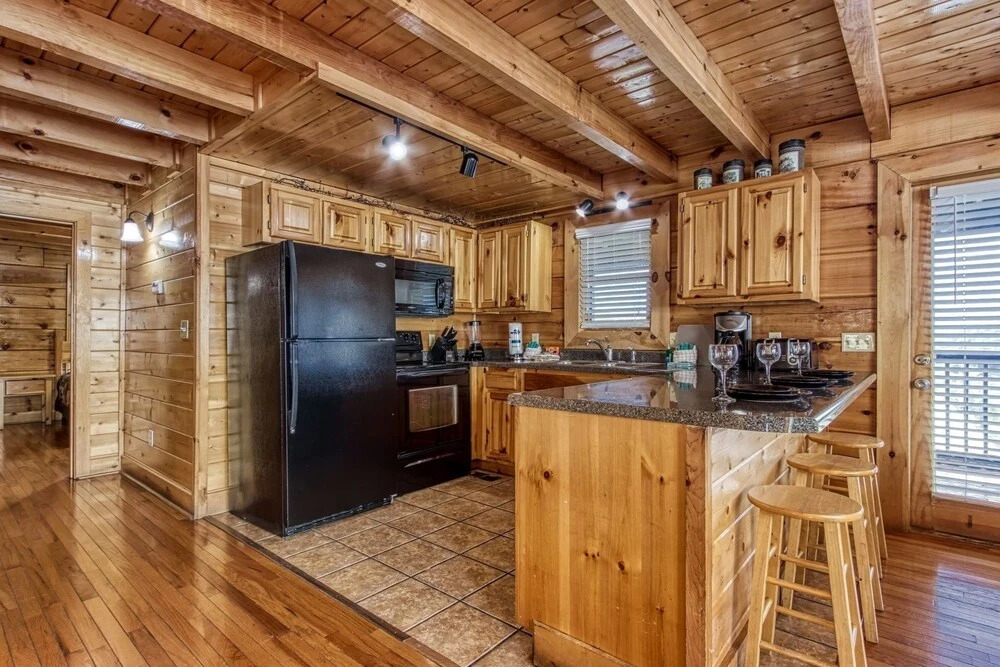 ERN864 - The Cedars - Great Location! Close To All The Action! cabin