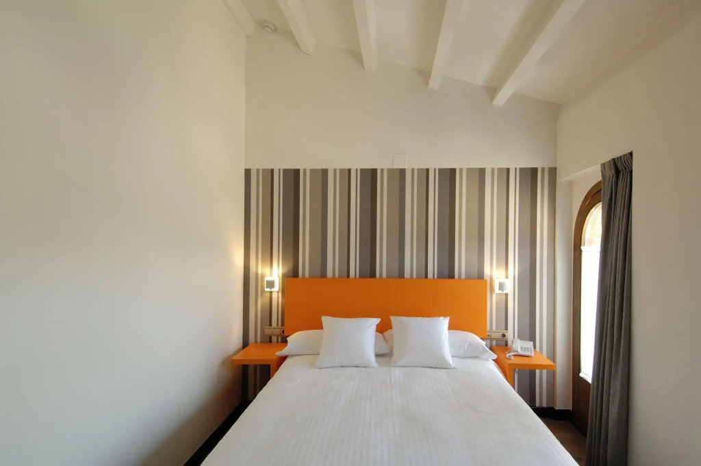Hotel Cienbalcones