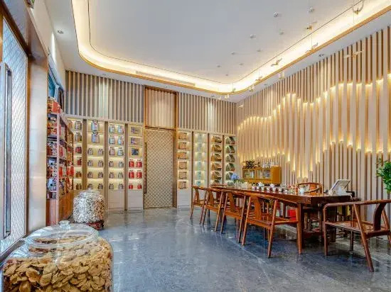 club theme hotel