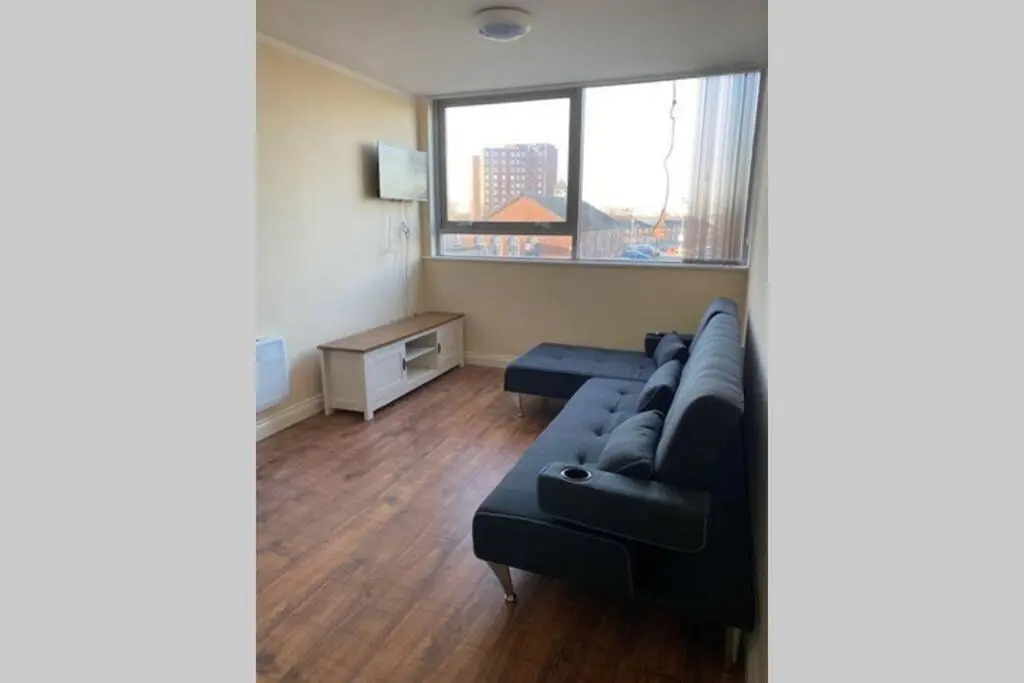 3 Bed Contemporary Crewe apartment