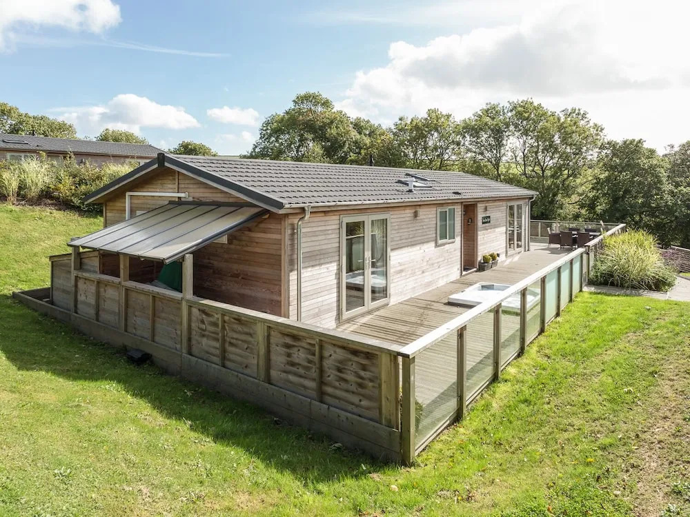 2 Tree Tops, Looe