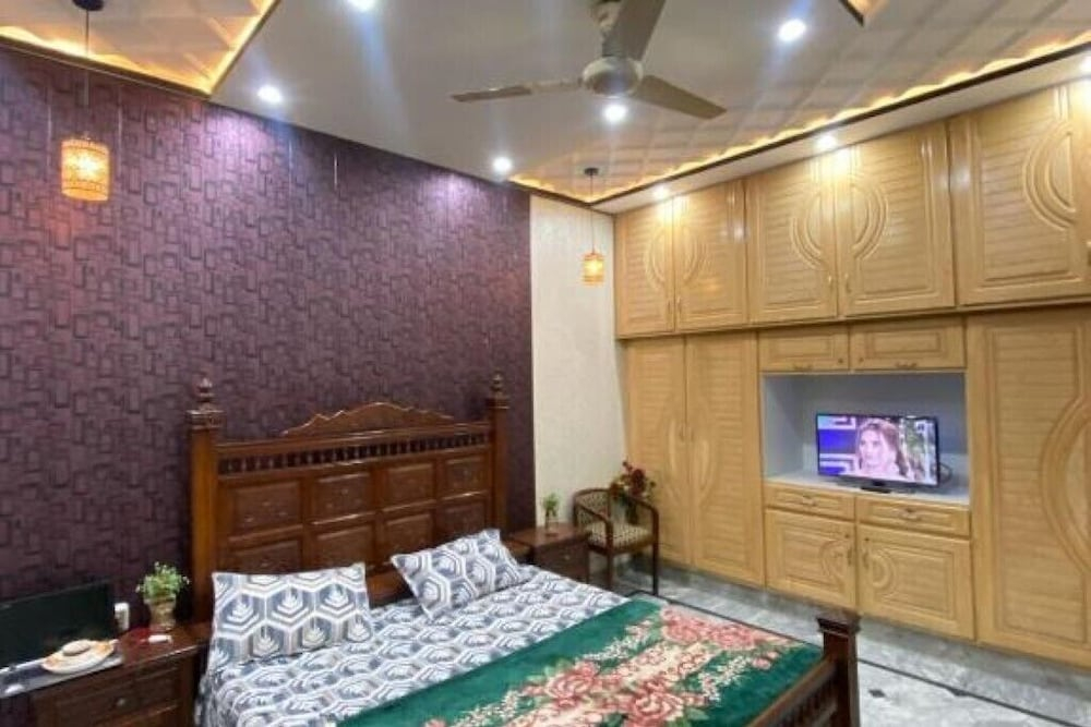 Gulistan Inn