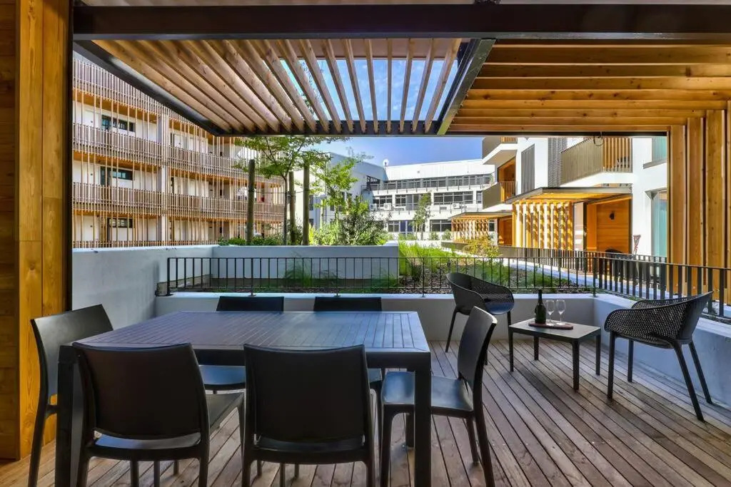 Couples Dream- spacious outdoor area 1xParking!