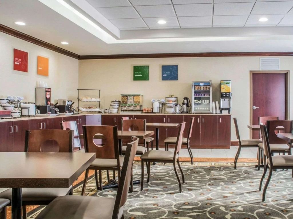 Comfort Inn & Suites Farmington - Victor