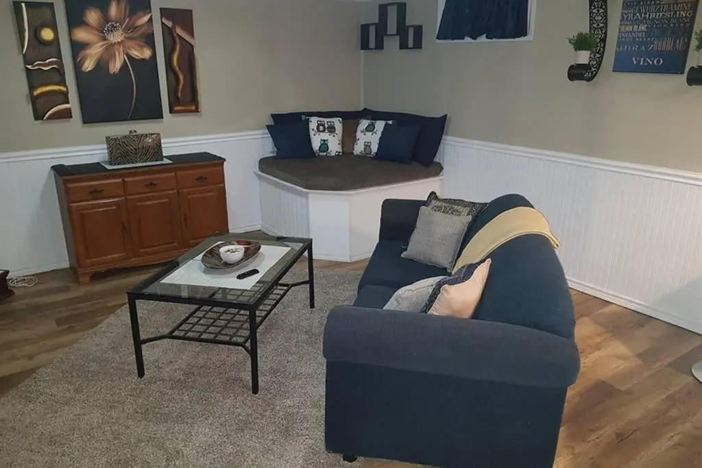 Sarnias Hidden Gem - 3 BR/2 BA by College/Hwy/Arena