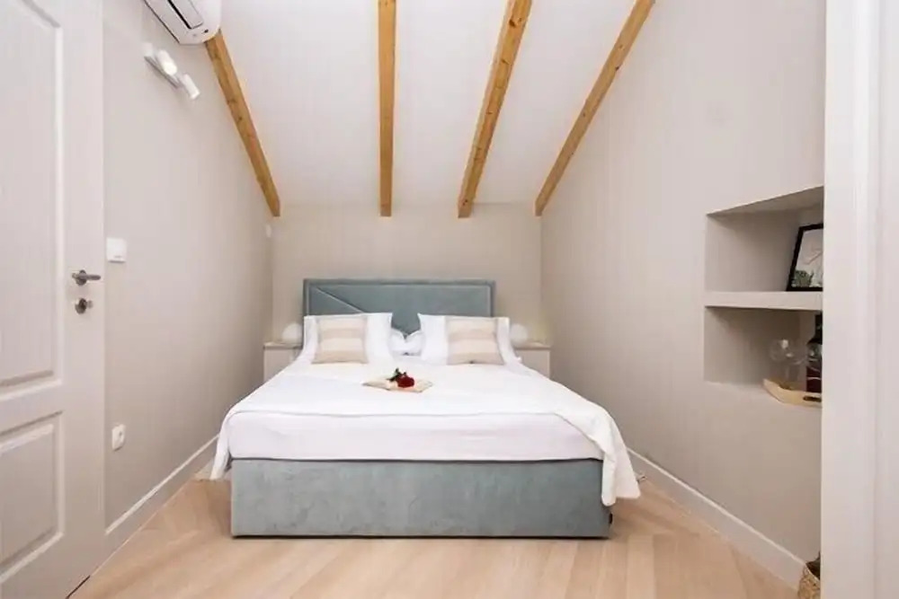 Charming 3-bed House in Tribunj